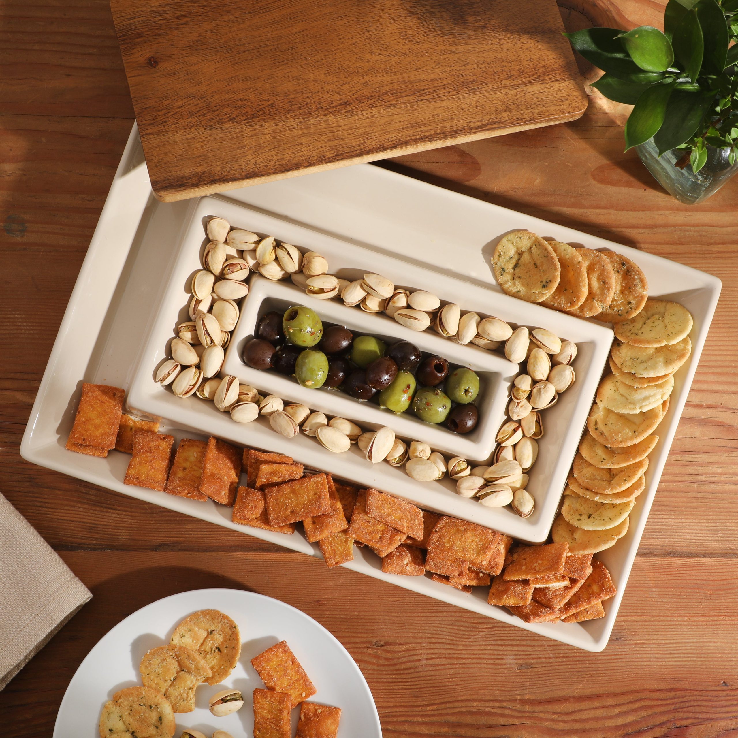 Gibson Elite 3-Section Stoneware Serving Tray with Acacia Lid – Taupe Rectangular Chip & Dip, Condiment, Snack and Appetizer Server for Parties & Entertaining - Image 2