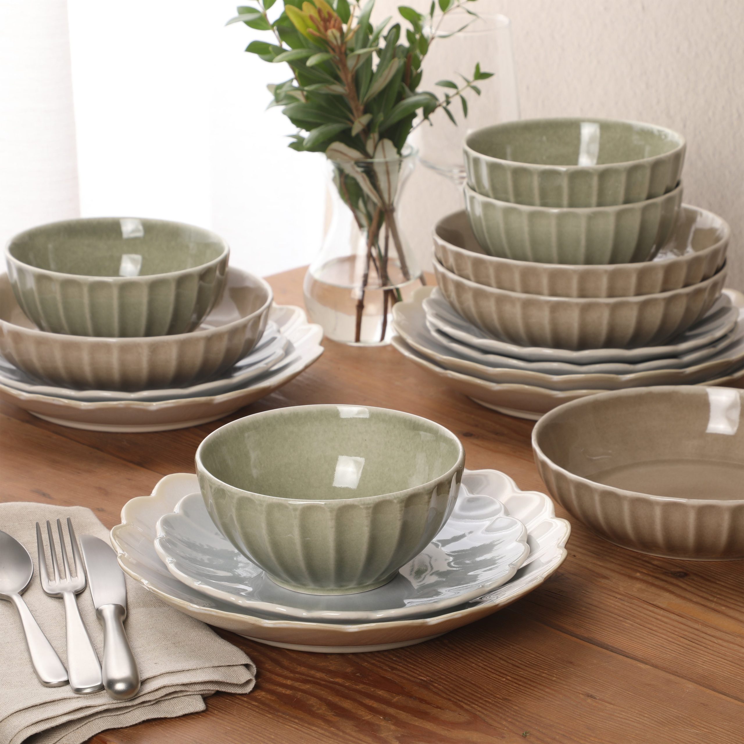 Gibson Elite Malibu Shore 16-Piece Scalloped Stoneware Reactive Glaze (Service for 4) Ceramic Plates and Bowls Dinnerware Set - Image 4