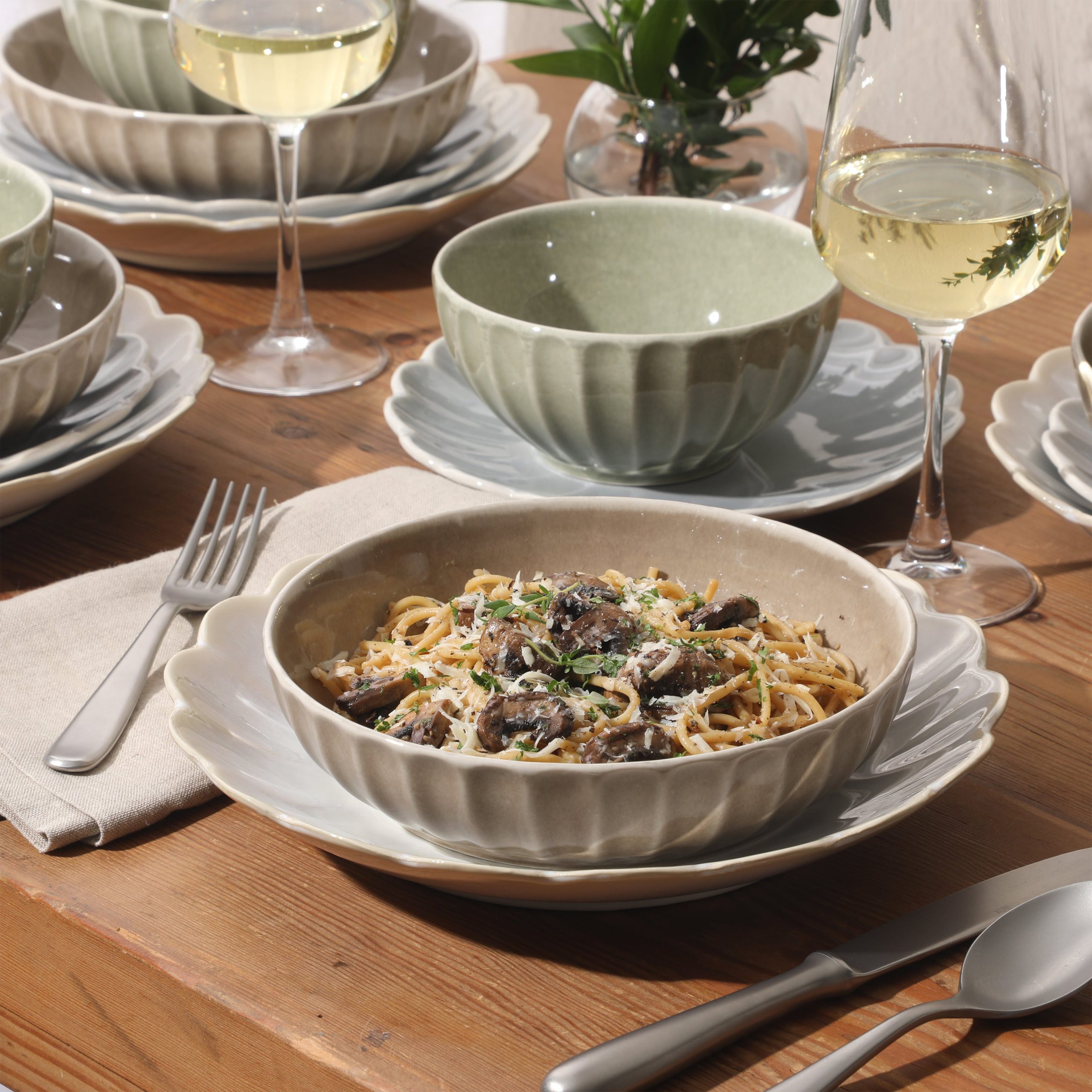 Gibson Elite Malibu Shore 16-Piece Scalloped Stoneware Reactive Glaze (Service for 4) Ceramic Plates and Bowls Dinnerware Set - Image 2