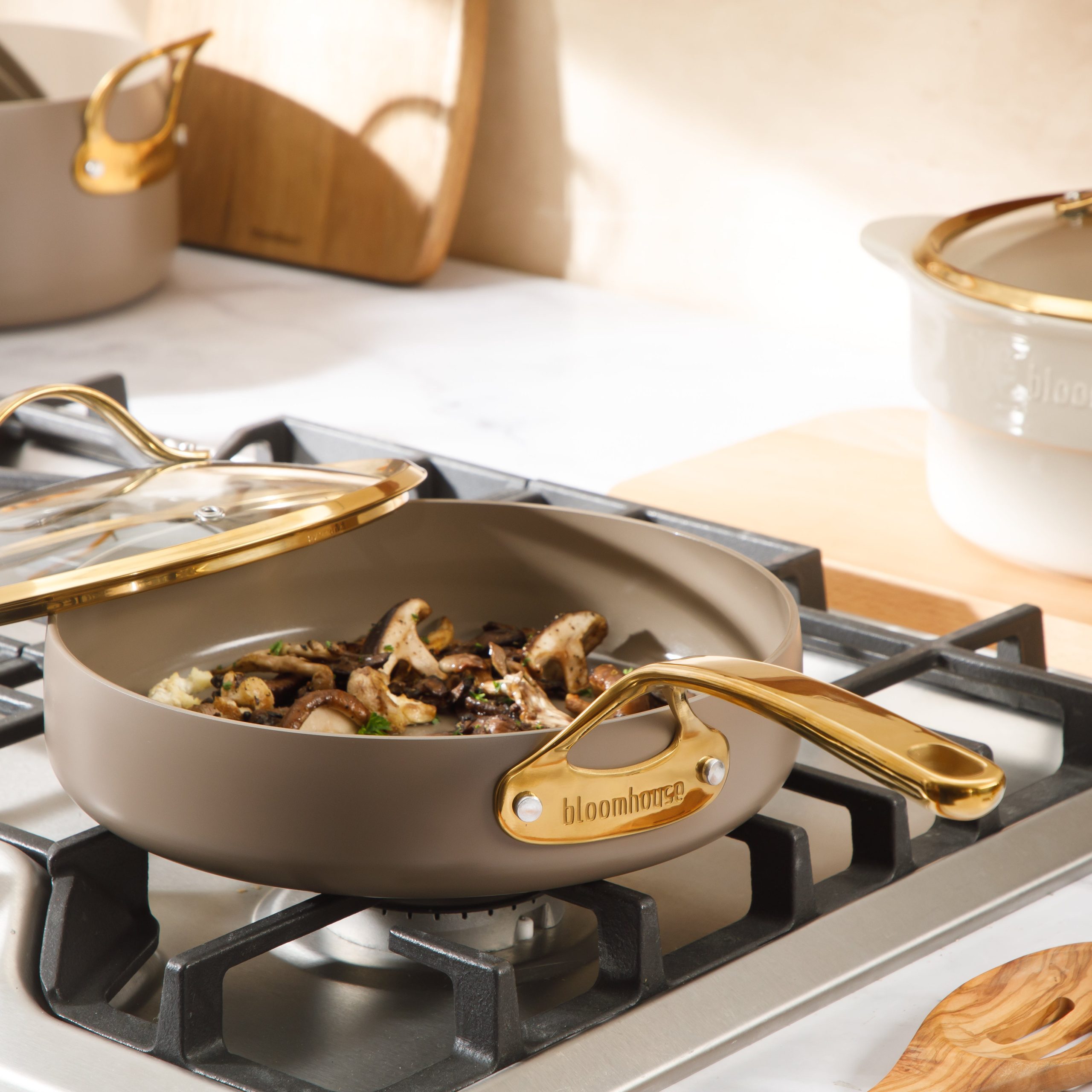 Bloomhouse 10 Inch Heavy Duty Aluminum Premium PFA Free Ceramic Nonstick Saute/Deep Frying Pan Skillet with Lid - Linen White with Gold Handle - Image 10