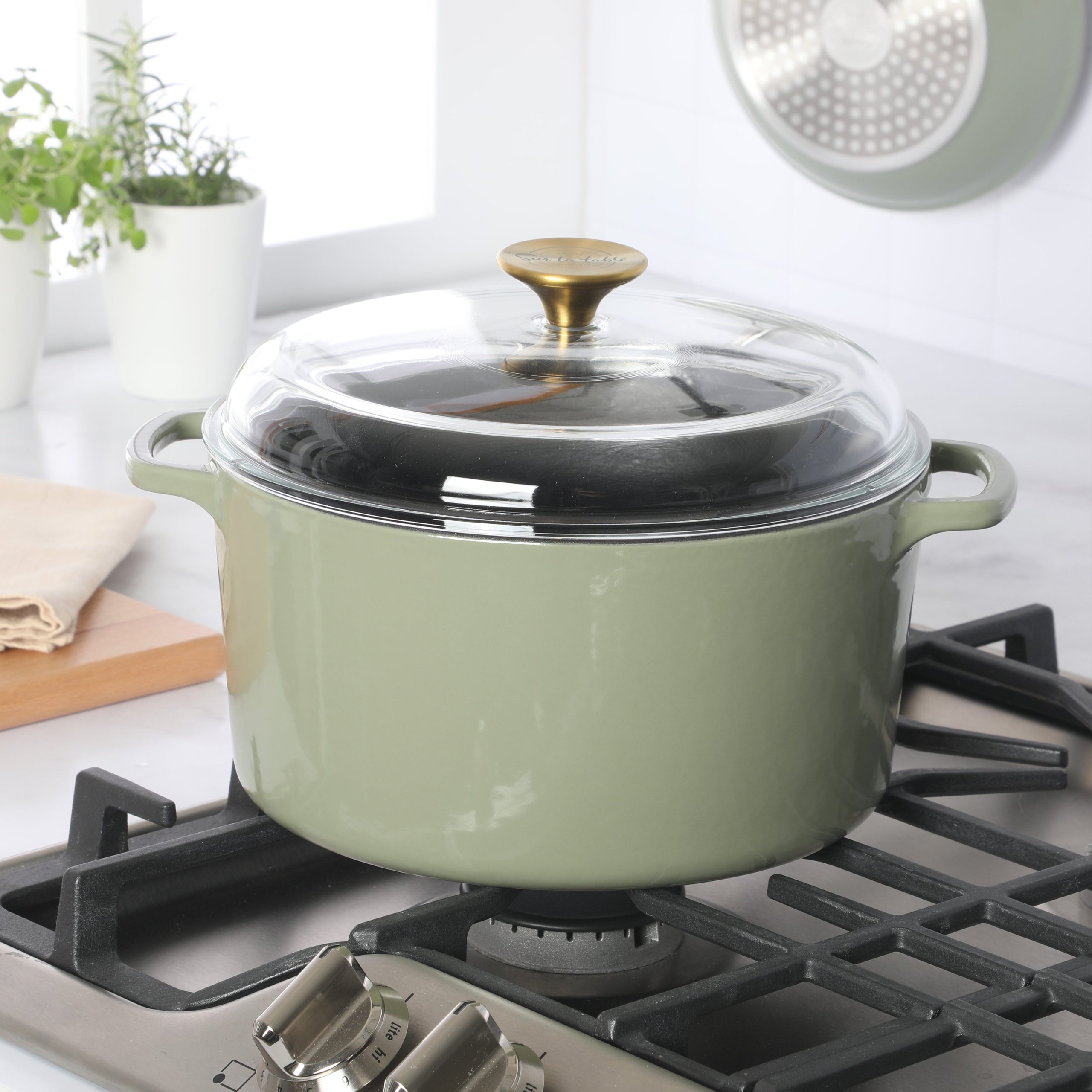 Sur La Table Kitchen Essentials Supper Club 5-Quart Enamel-Coated Cast Iron Dutch Oven Pot with Oven Safe Glass Lid, Oven-to-Table Cookware for Bread, Soups, Stews & Braising - Image 9