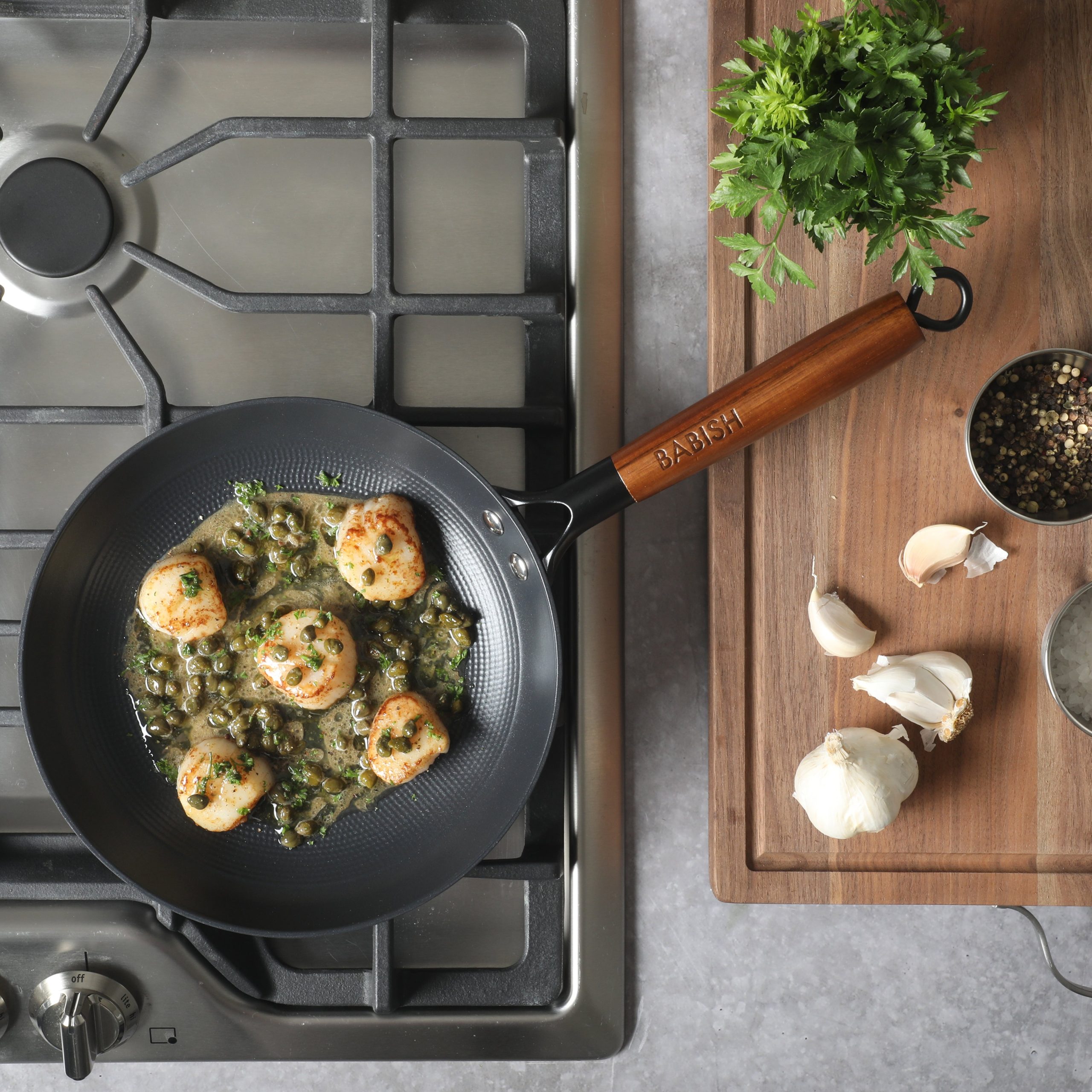 Babish 9.5 Inch/11 Inch Cast Iron Skillet with Wooden Handle, Pre-Seasoned Nonstick Pan with Honeycomb Cooking Surface, Induction Oven Safe Skillet - Image 5