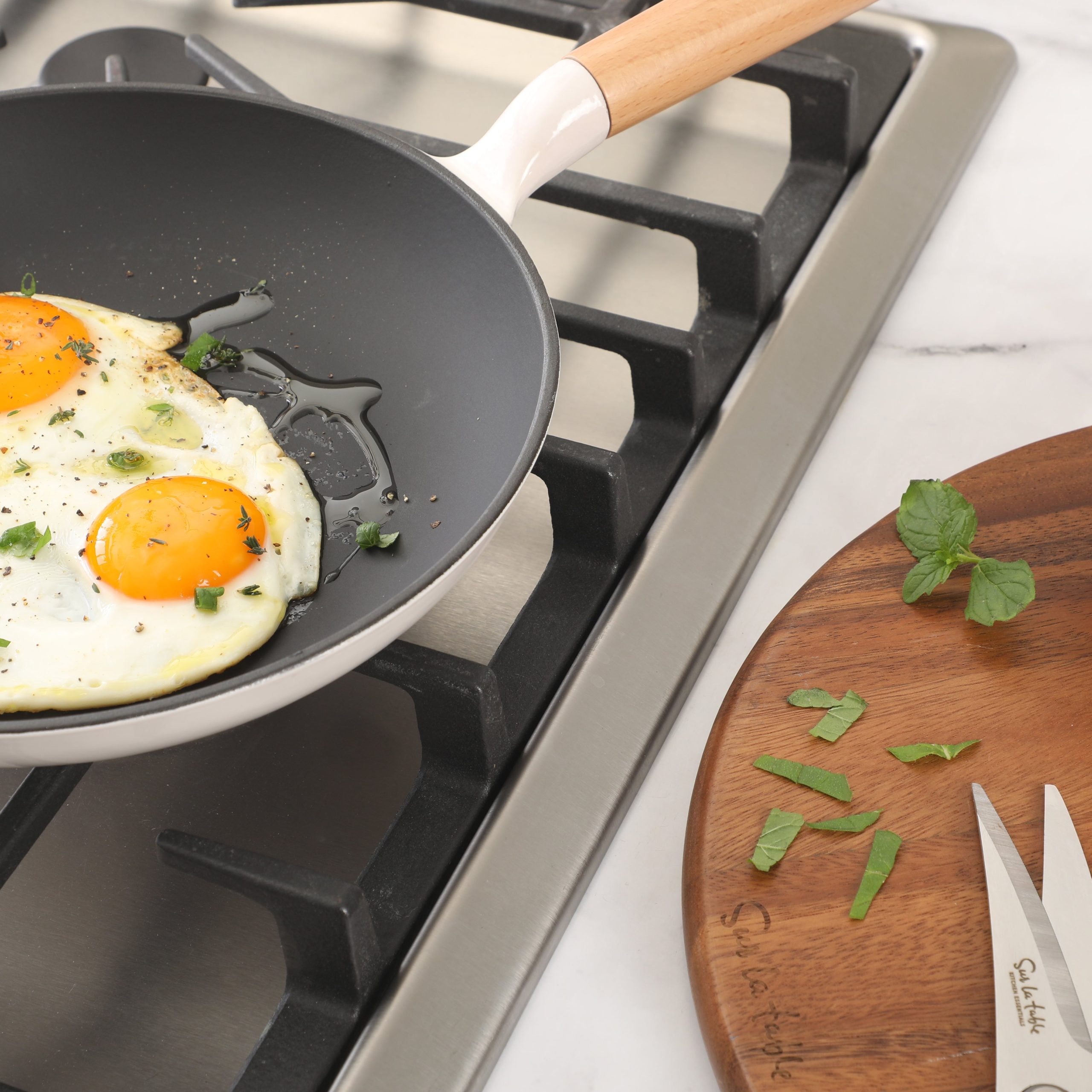 Sur La Table Kitchen Essential Main Canteen 9.5" Pre-Seasoned Cast Iron Skillet w/ Wood Handle, Natural Nonstick Lightweight Frying Pan for Searing, Sautéing & Everyday Cooking - Image 10