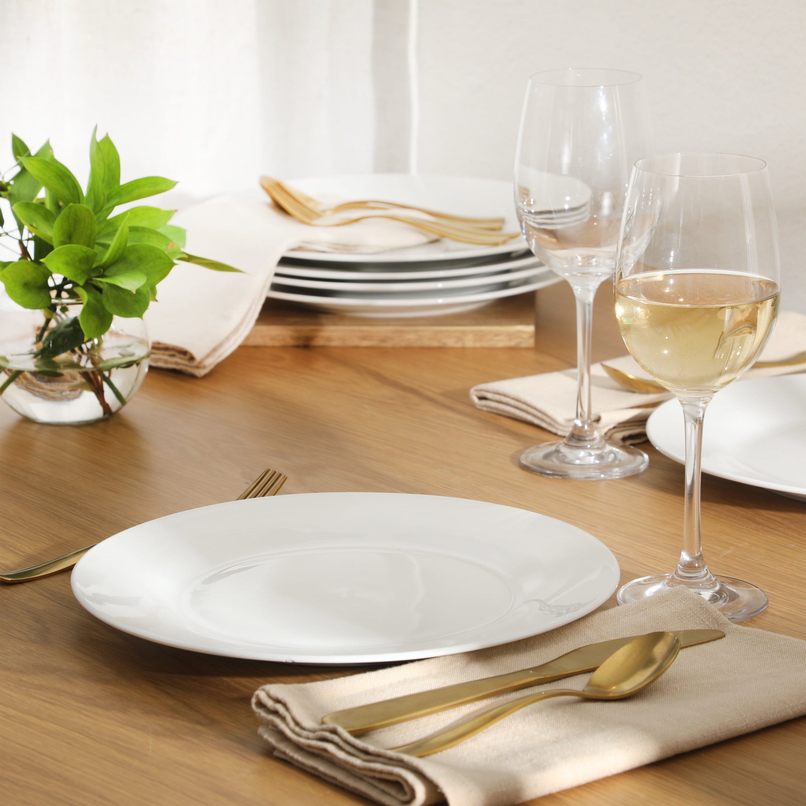 Gibson Home Great Essentials 6-Piece Dinner Plate Set, 10.5 Inch Fine Ceramic Round Plates, Microwave and Dishwasher Safe, White - Image 4