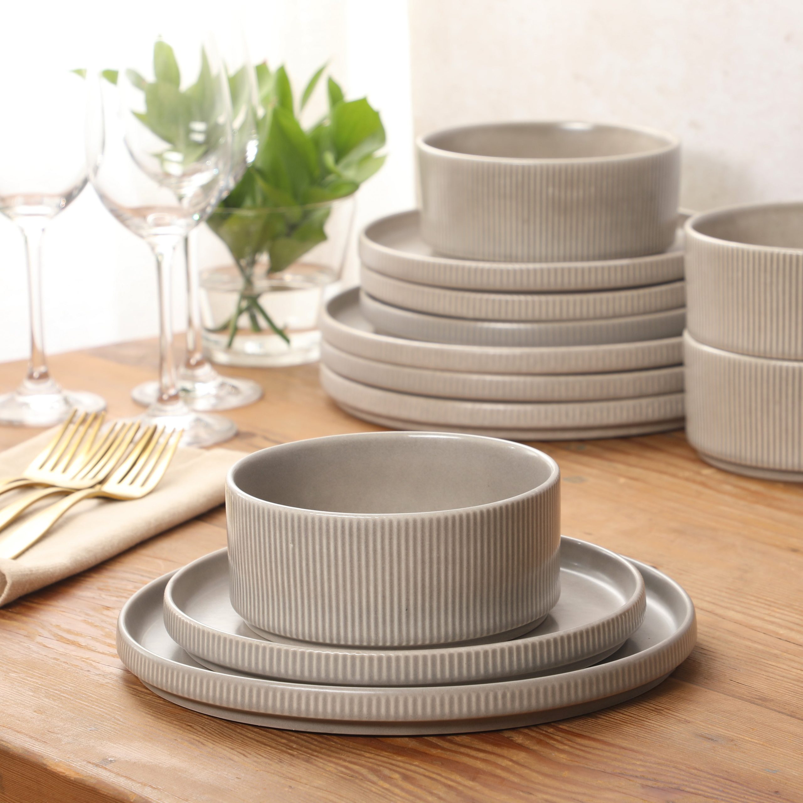 Gibson Elite Avant-Garde 12 Piece Stoneware Dinnerware Set for 4, Plates and Bowls Set with Reactive Glaze, Dinner Plates, Salad Plates, Bowls - Image 4